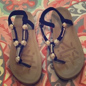 Forever Sandals size 7. Like New